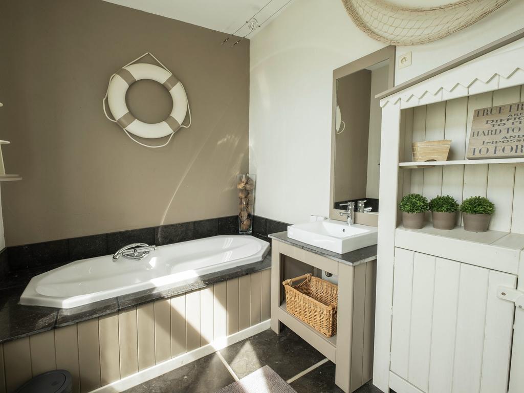 Вилла Modern Mansion In Hasti Re Par Del With Pool Hastiere-par-dela Экстерьер фото